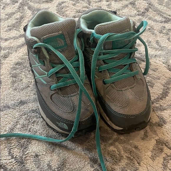 The North Face Kids' Gray and Teal waterproof boots size 11 - Picture 1 of 4